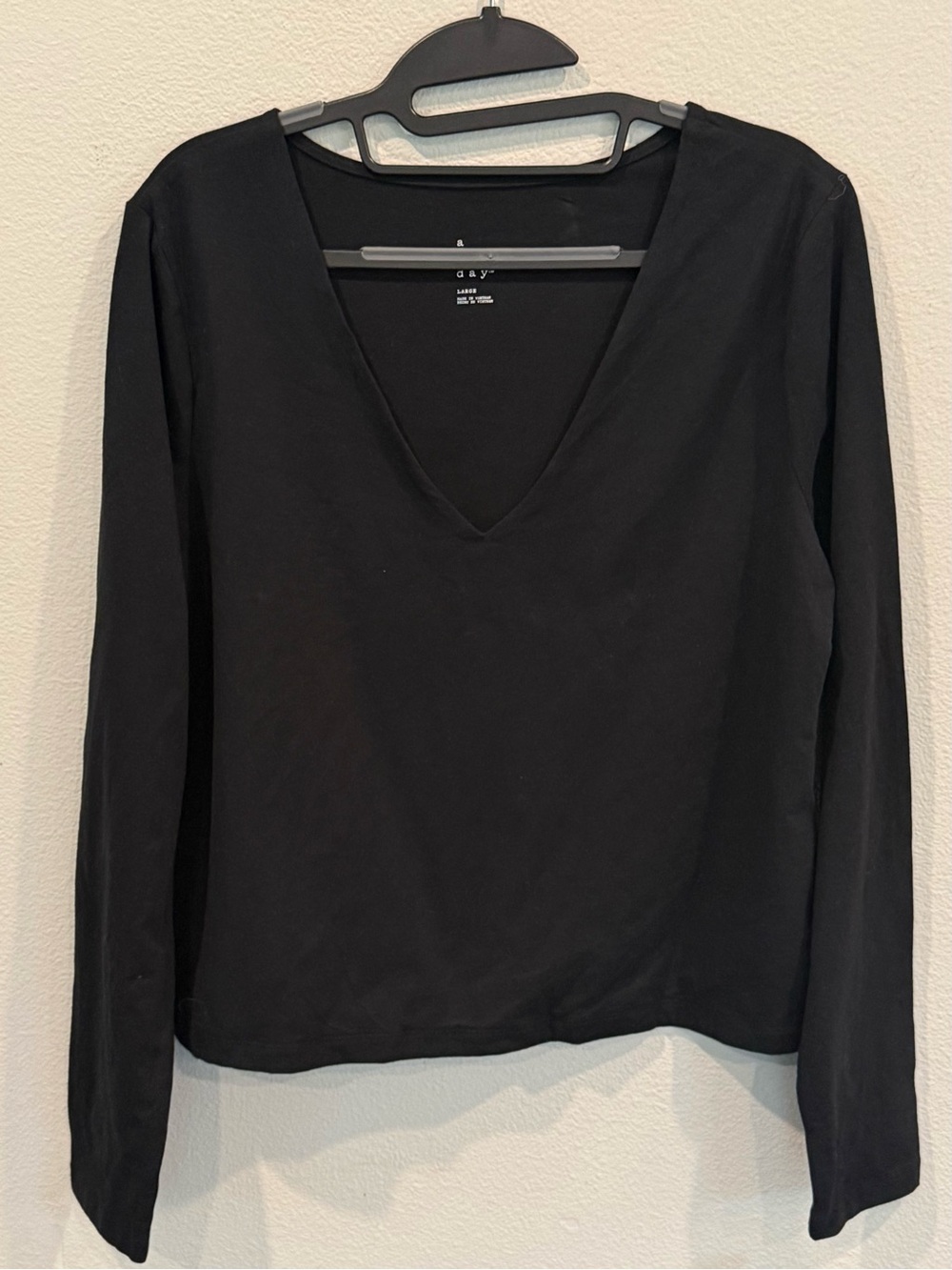 A New Day Women’s V-Neck Long Sleeve T-Shirt Black Size L Cotton Stretch Cropped